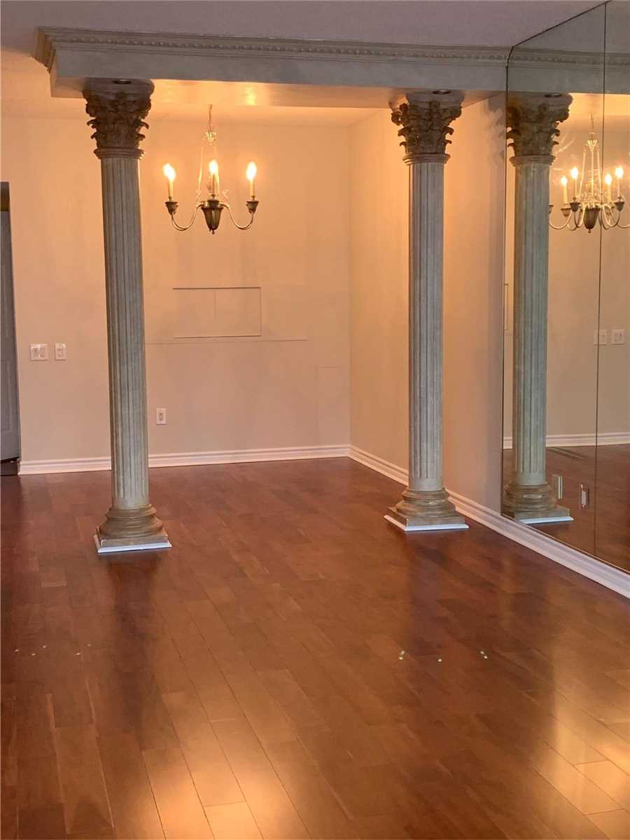 71 Simcoe St, #501
