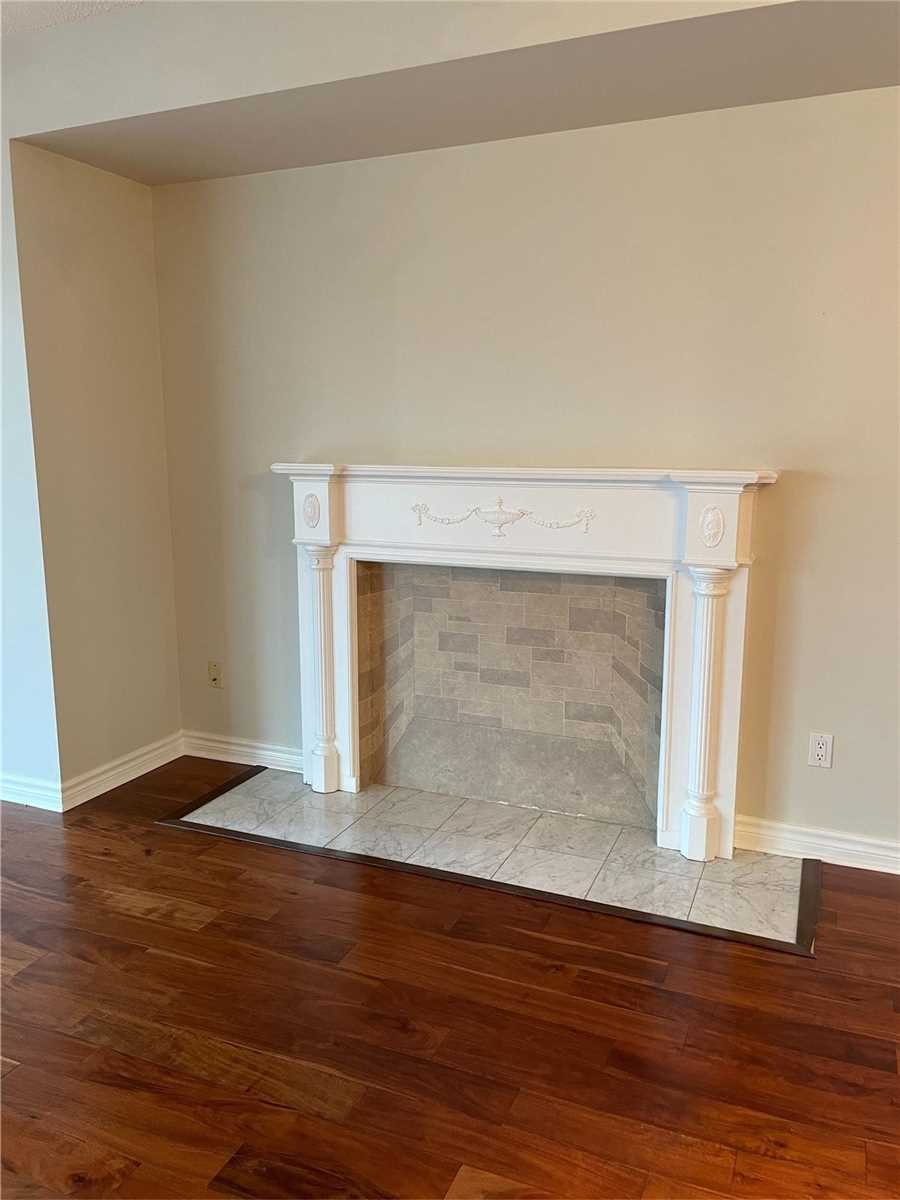 71 Simcoe St, #501