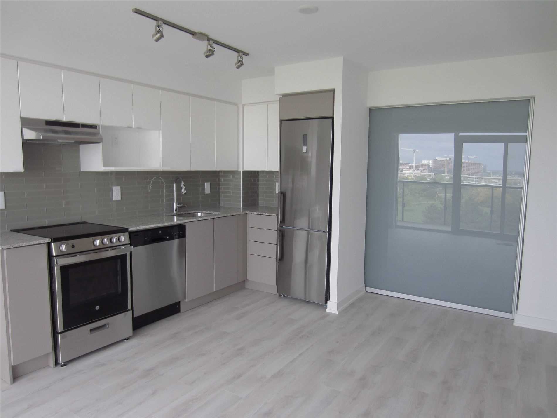 120 Varna Dr, #907