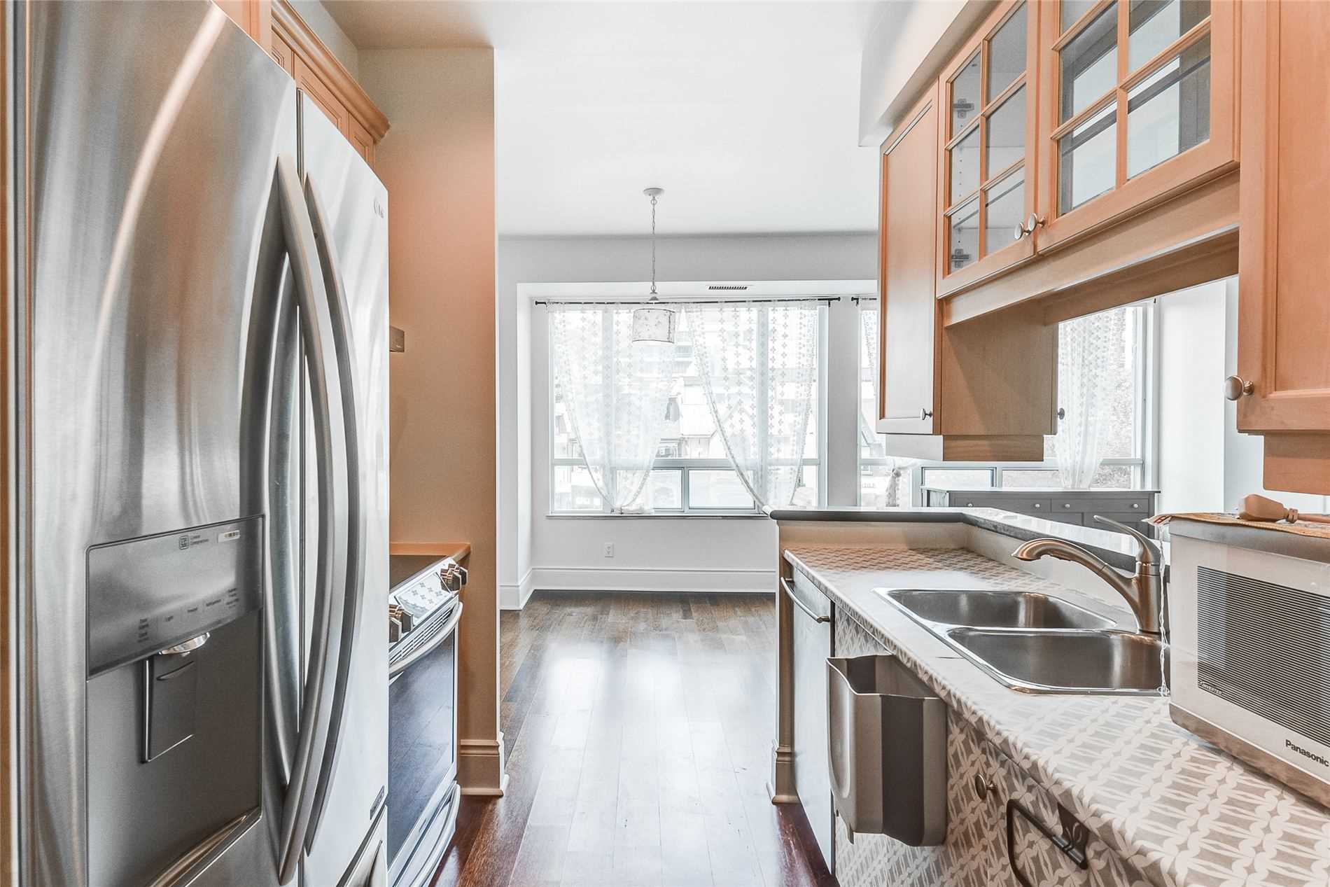 102 Bloor St W, #203