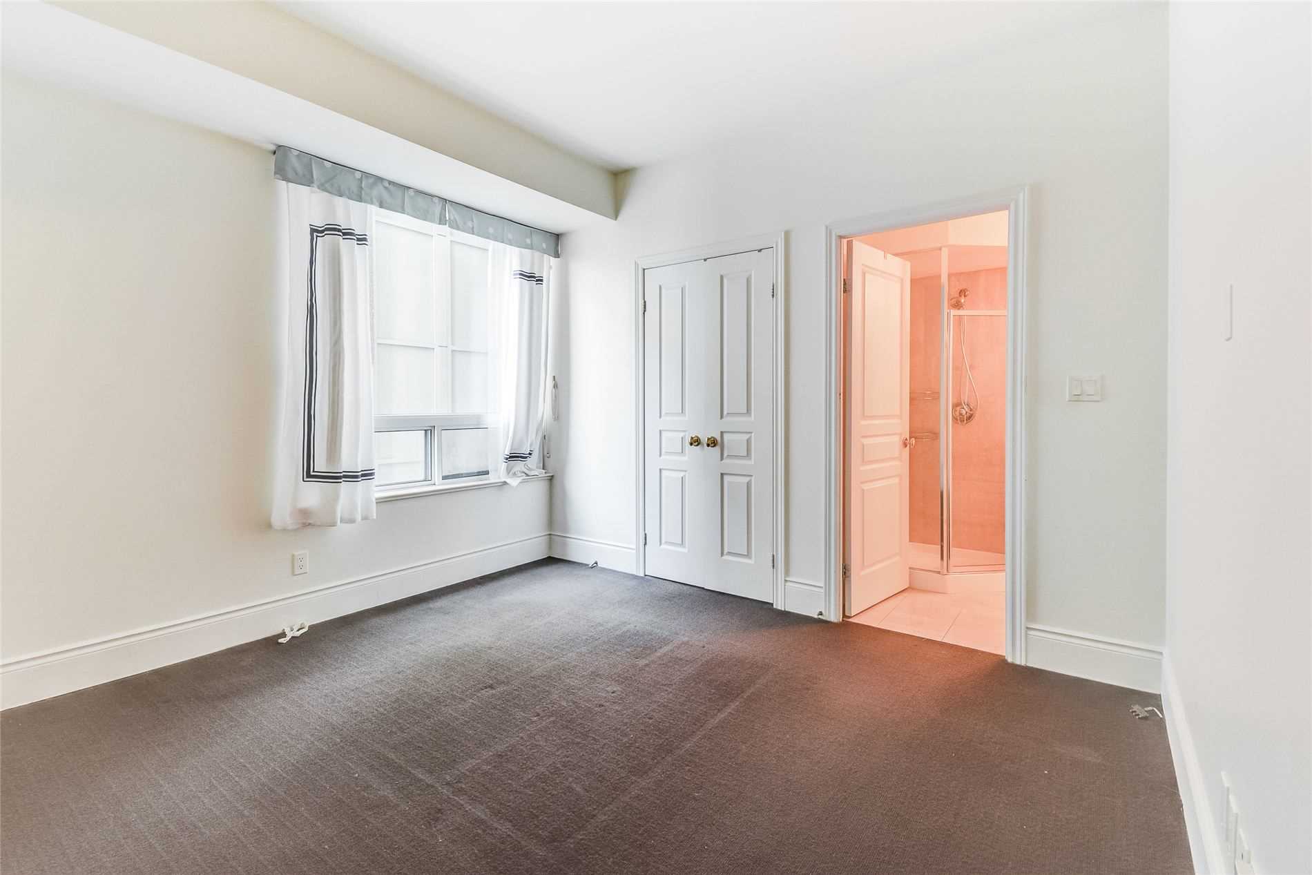 102 Bloor St W, #203