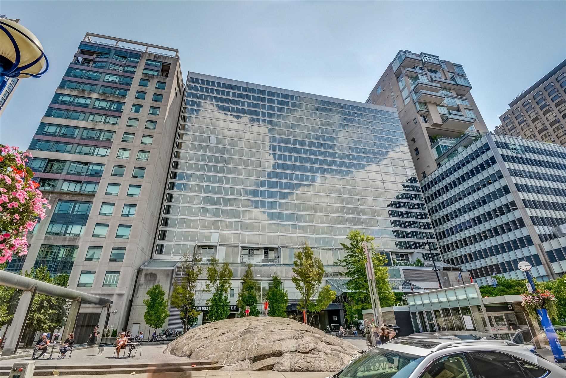 102 Bloor St W, #203