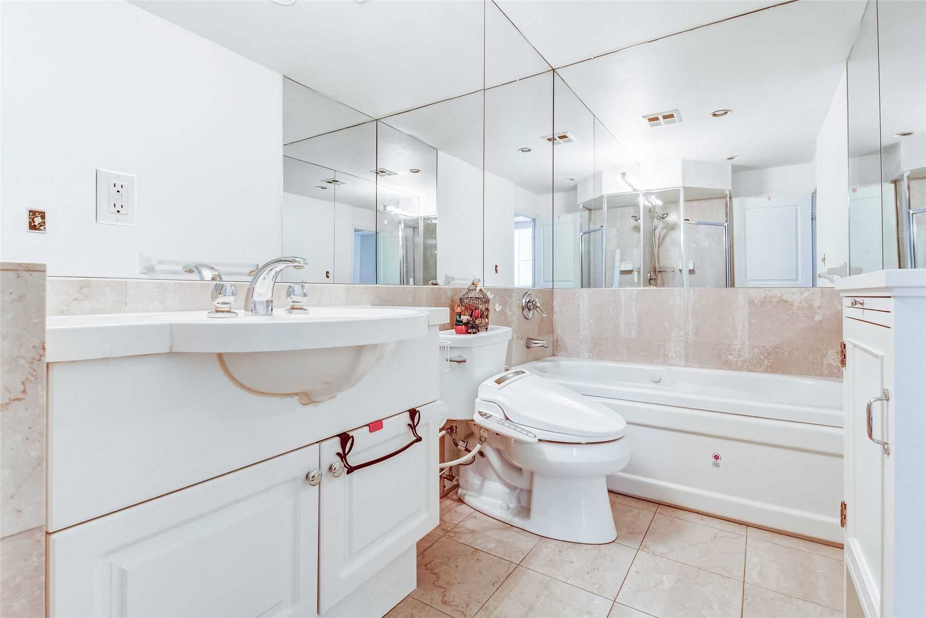 102 Bloor St W, #203