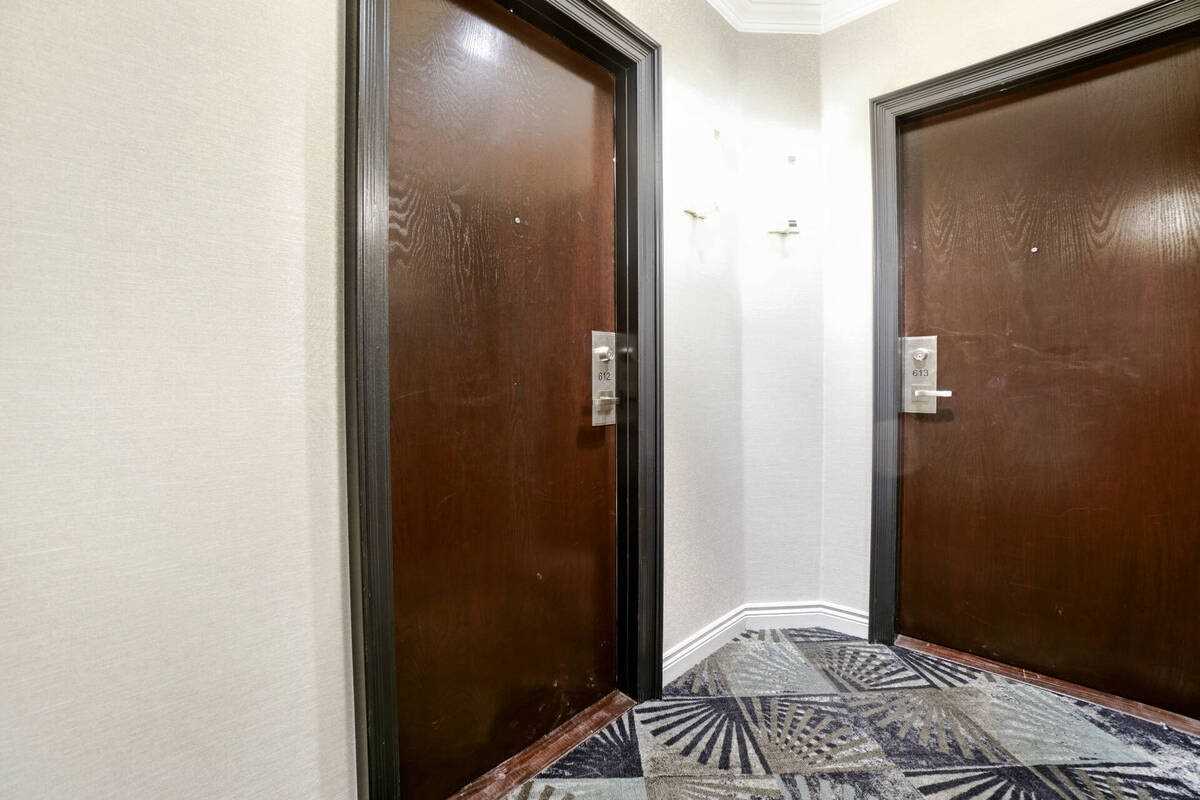 7 King St E, #612