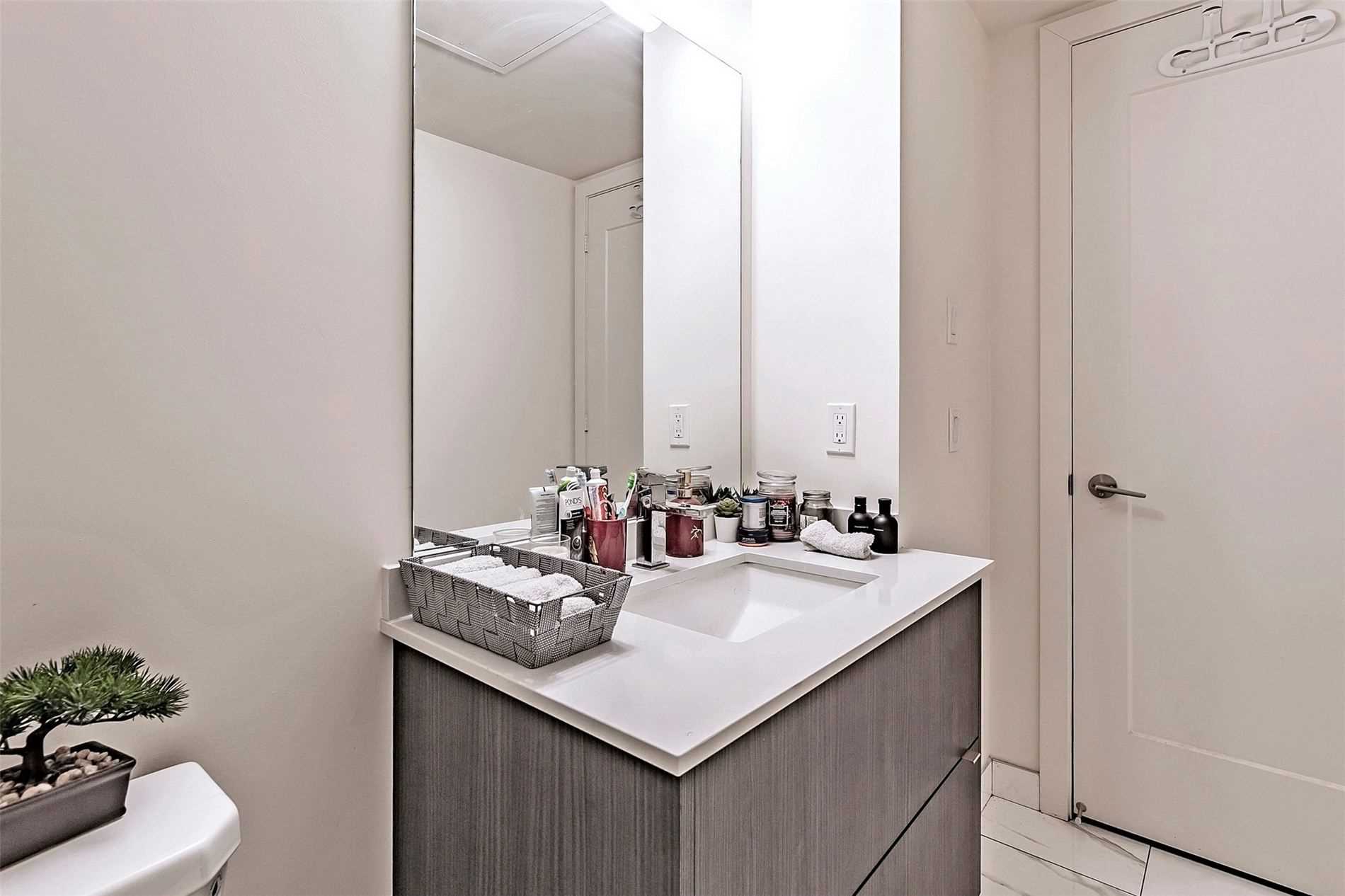 330 Richmond St W, #505