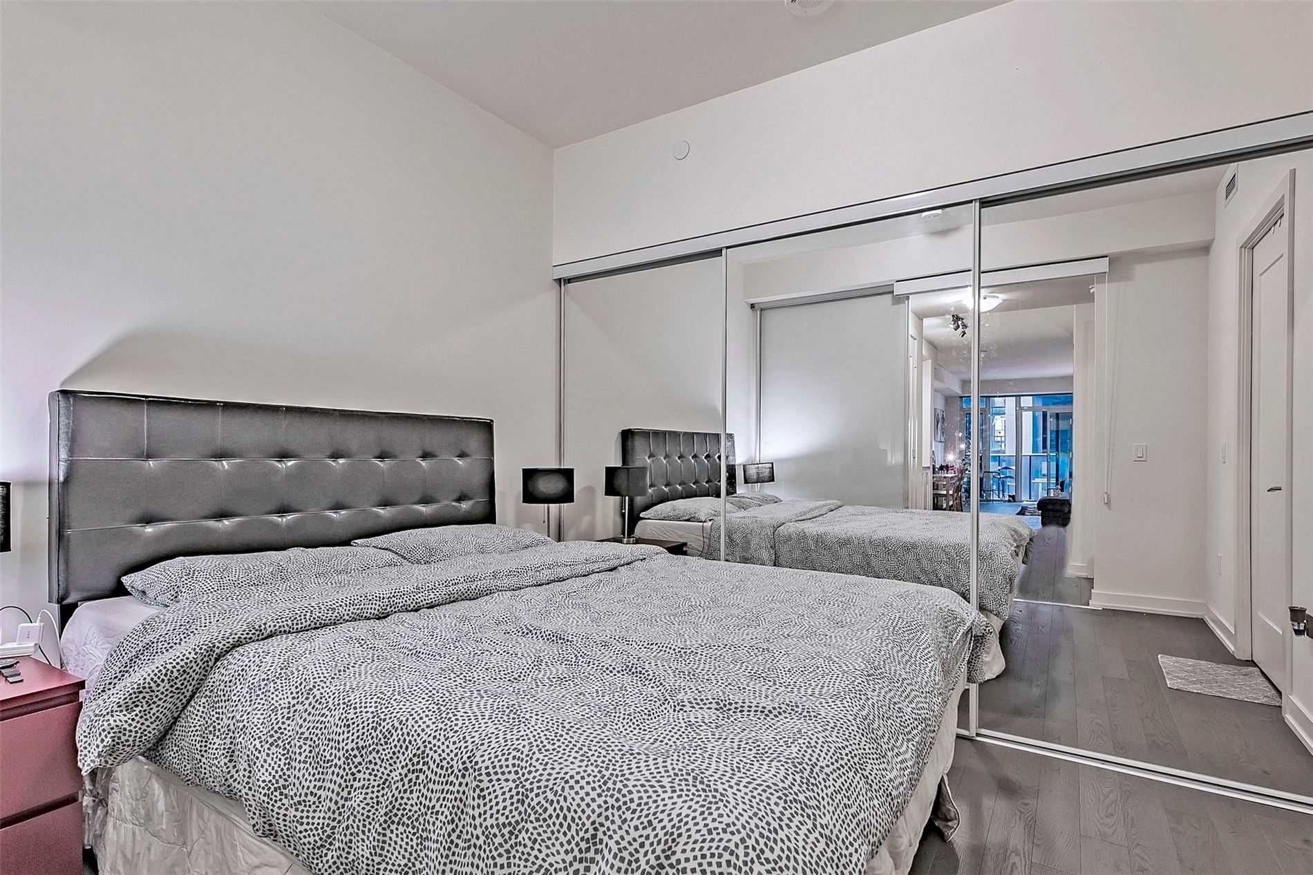 330 Richmond St W, #505