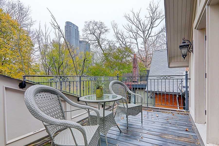 15 Castle Frank Cres