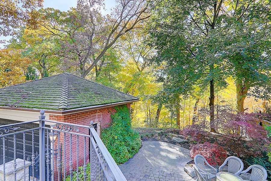 15 Castle Frank Cres