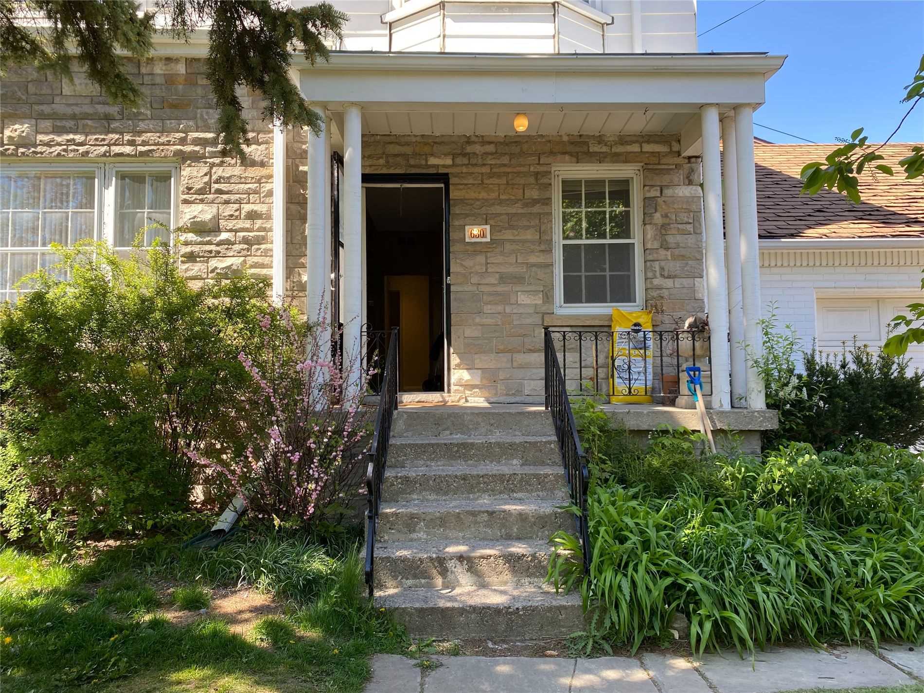 1563 Bathurst St