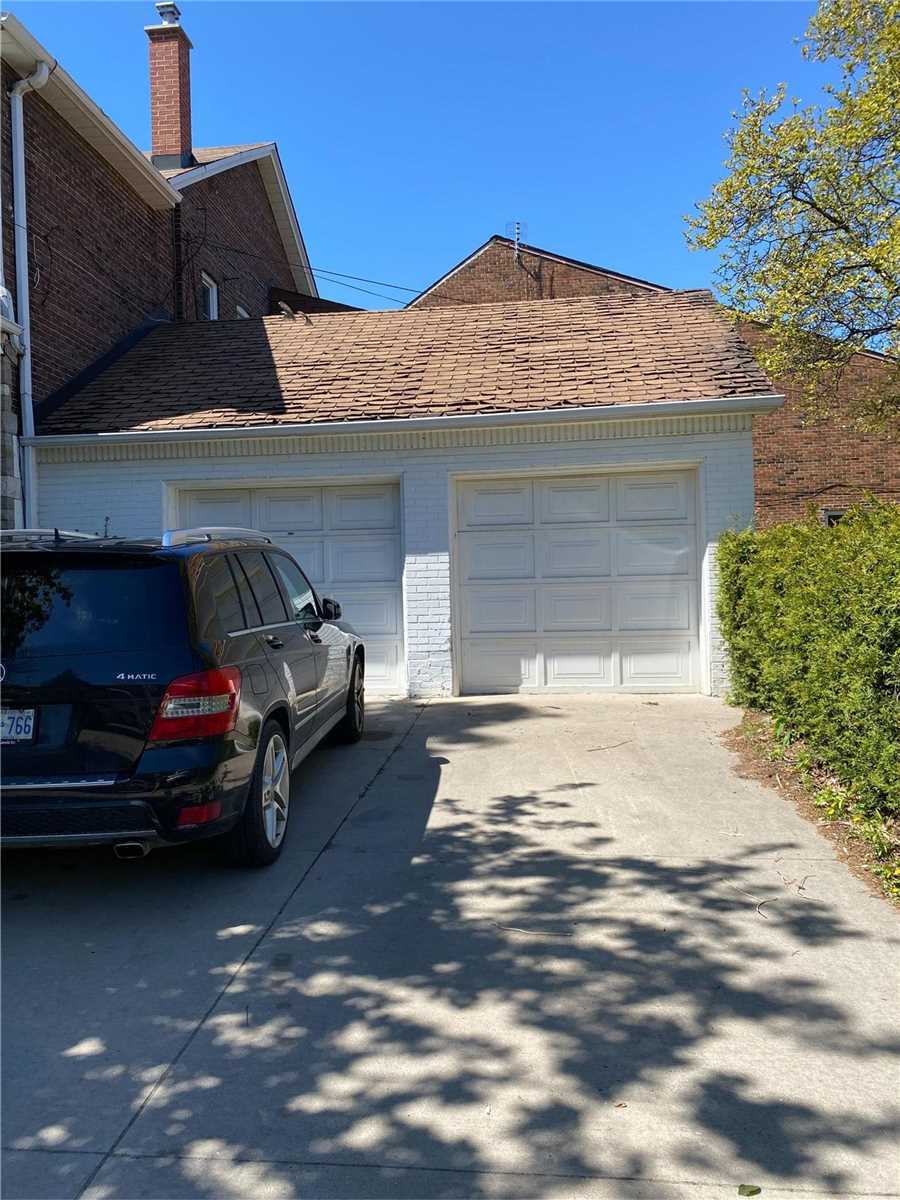1563 Bathurst St