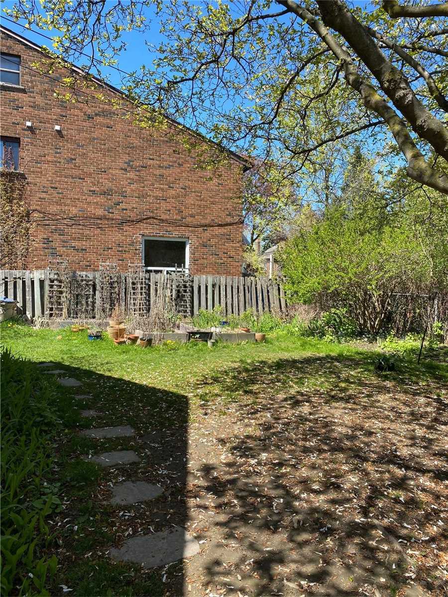 1563 Bathurst St