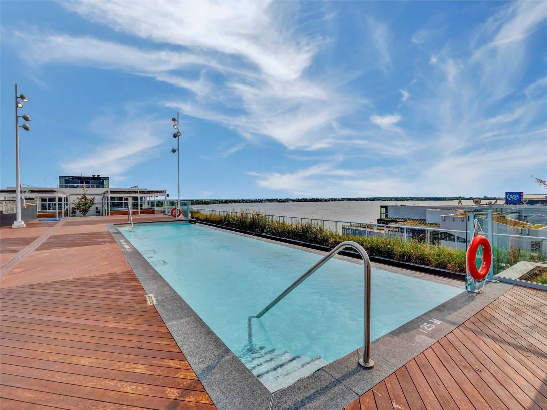 15 Merchants' Wharf #807