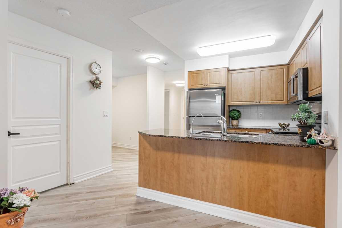 509 Beecroft Rd, #816