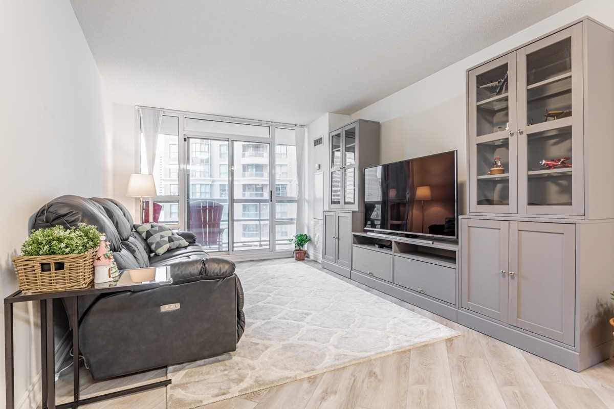 509 Beecroft Rd, #816