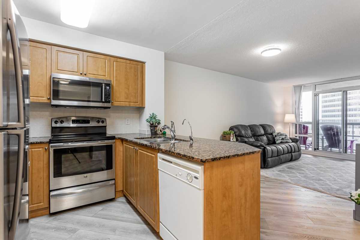 509 Beecroft Rd, #816