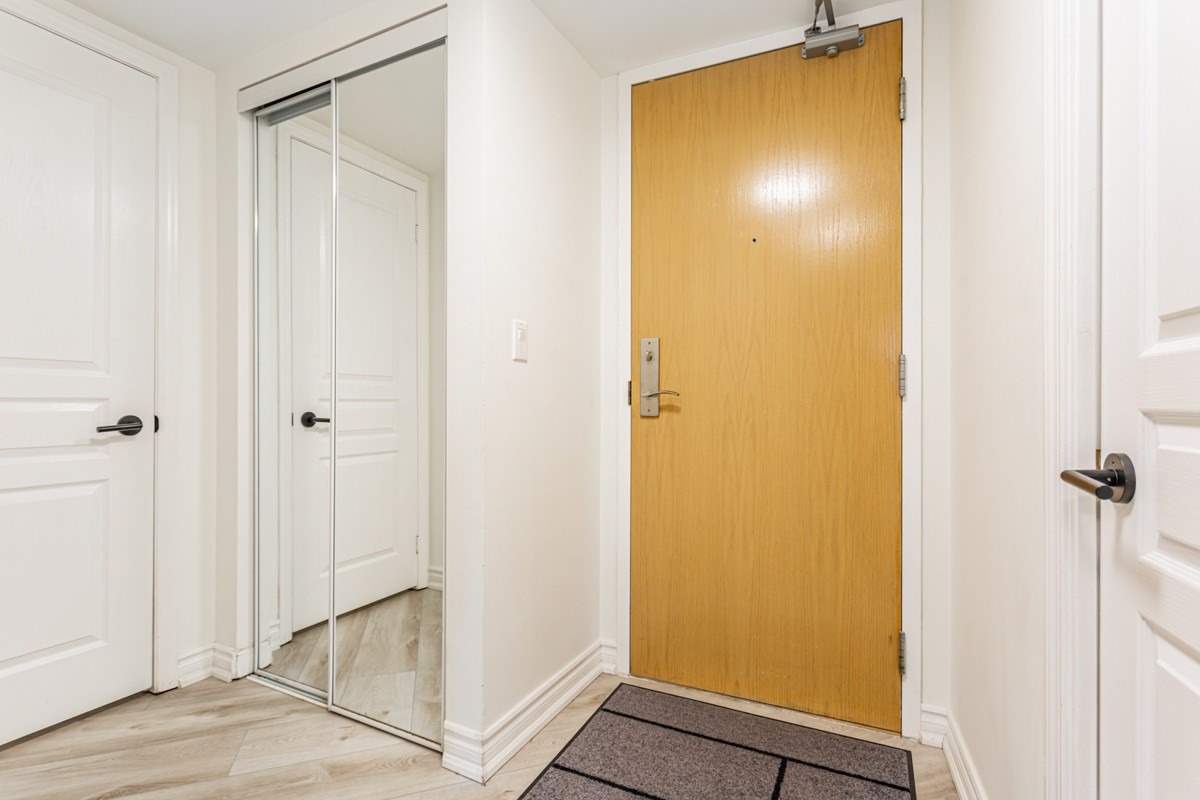 509 Beecroft Rd, #816