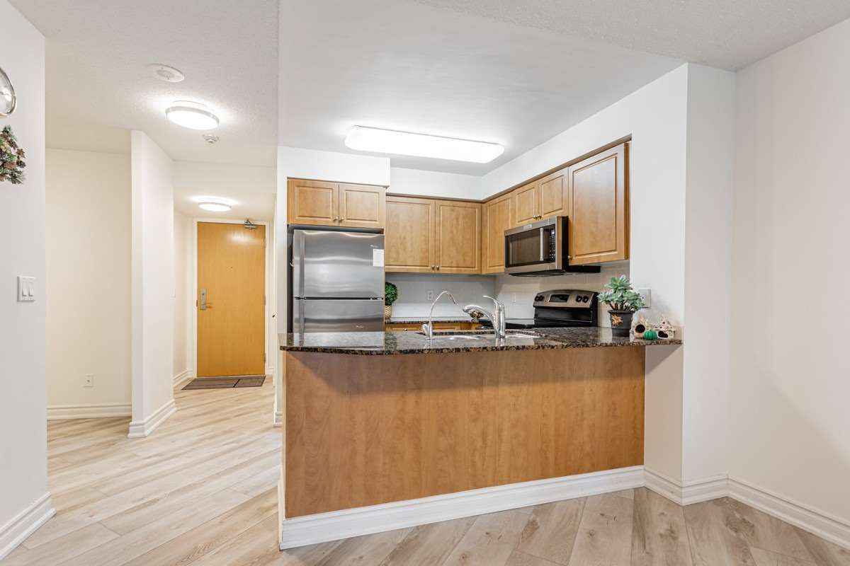 509 Beecroft Rd, #816