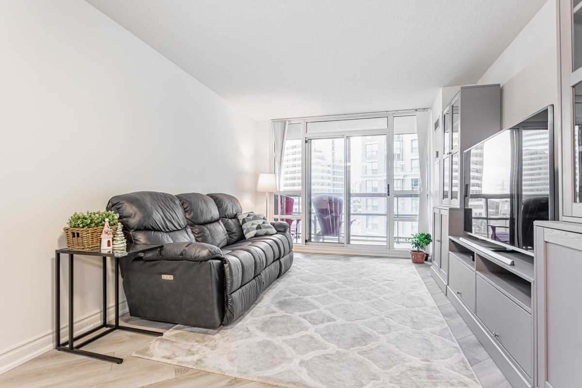 509 Beecroft Rd, #816