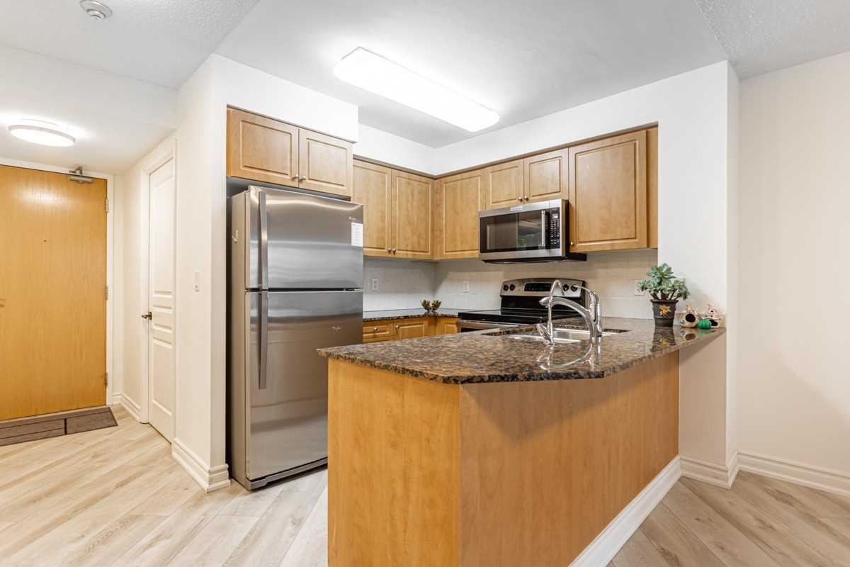 509 Beecroft Rd, #816