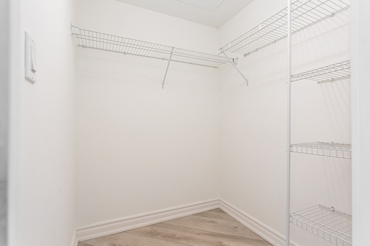 509 Beecroft Rd, #816
