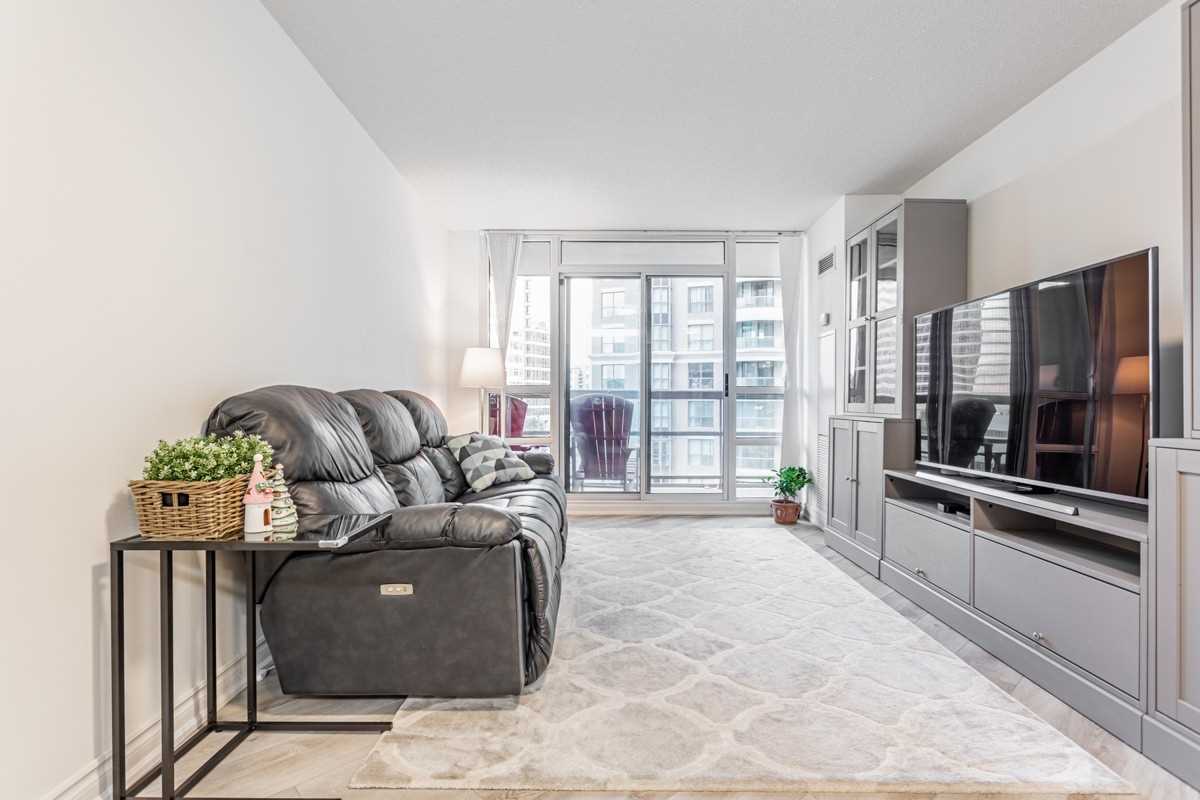 509 Beecroft Rd, #816