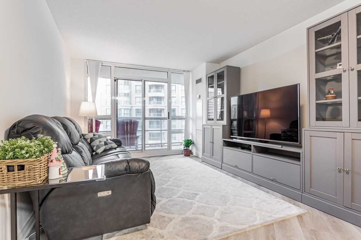 509 Beecroft Rd, #816