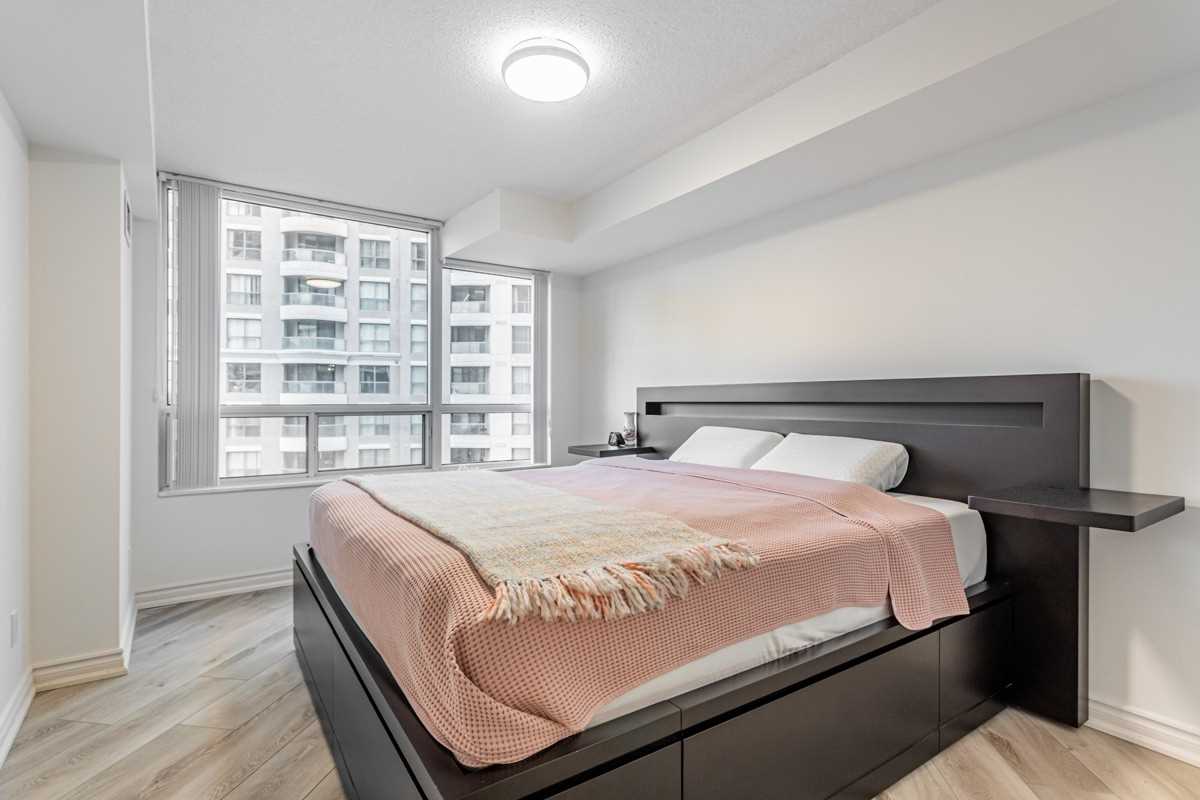 509 Beecroft Rd, #816