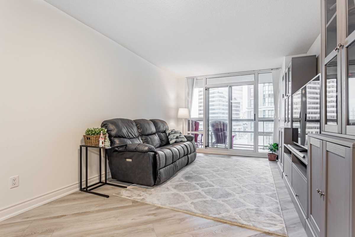 509 Beecroft Rd, #816