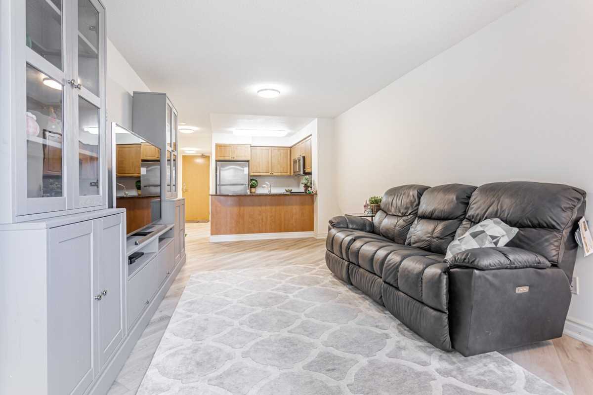 509 Beecroft Rd, #816