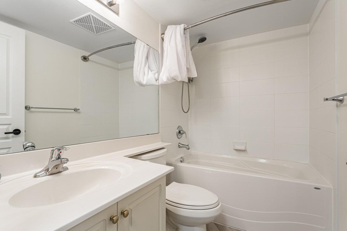 509 Beecroft Rd, #816