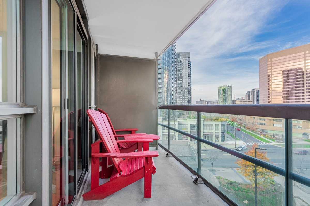 509 Beecroft Rd, #816