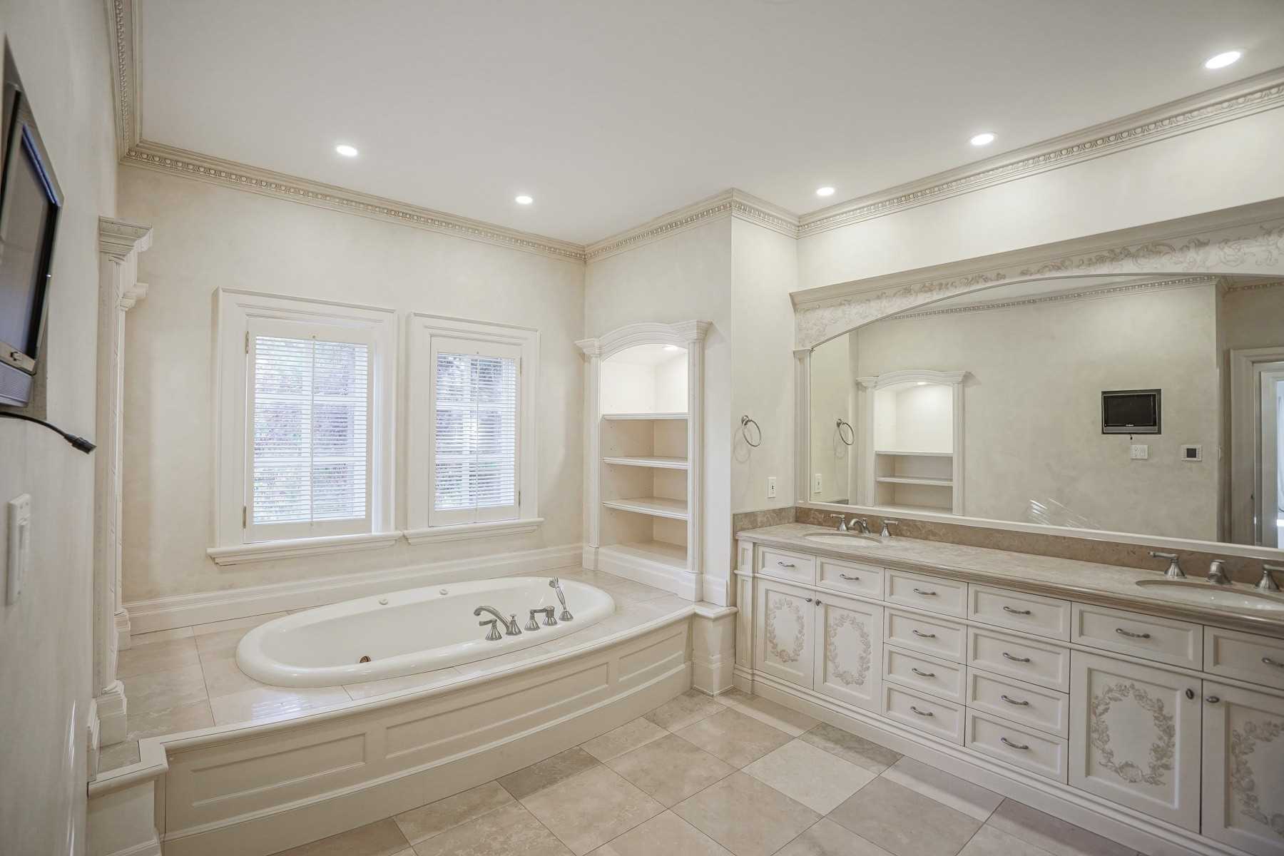 230 Dunvegan Rd