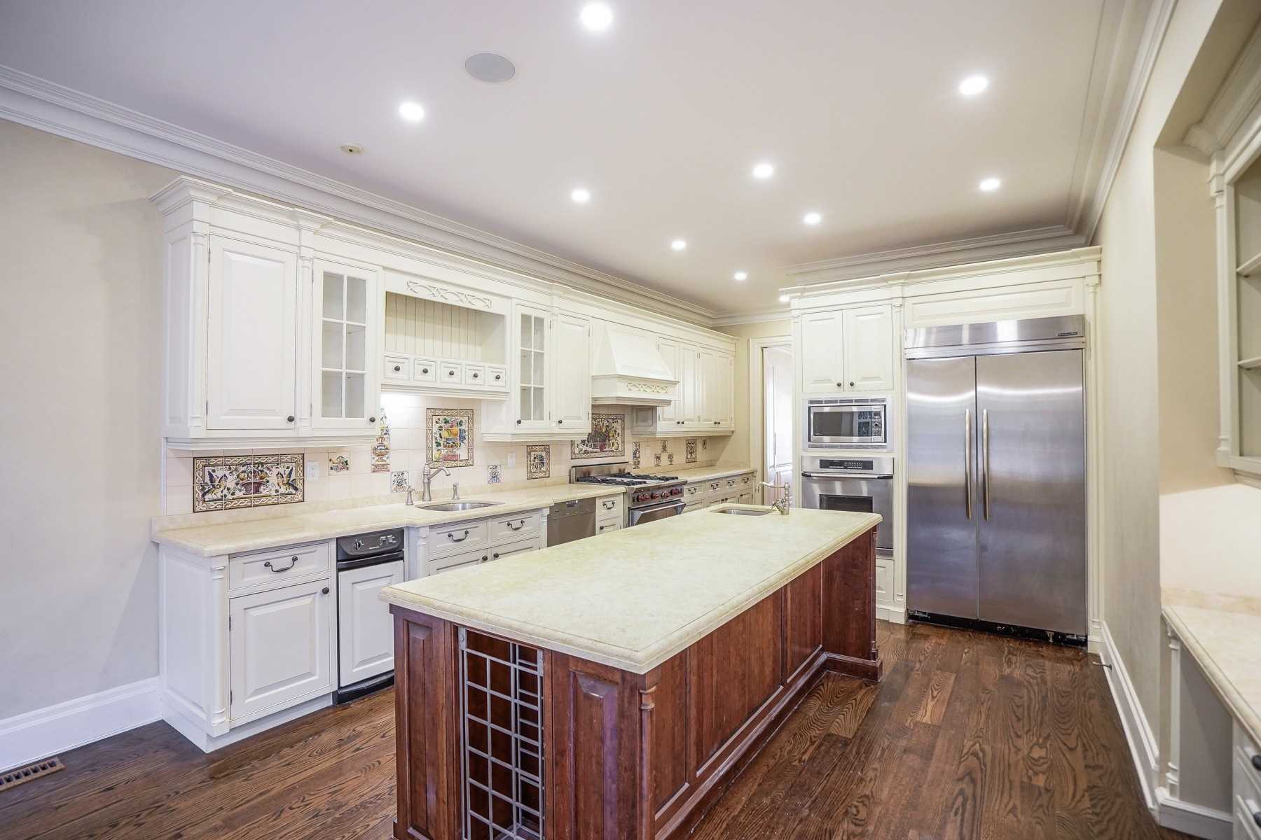 230 Dunvegan Rd