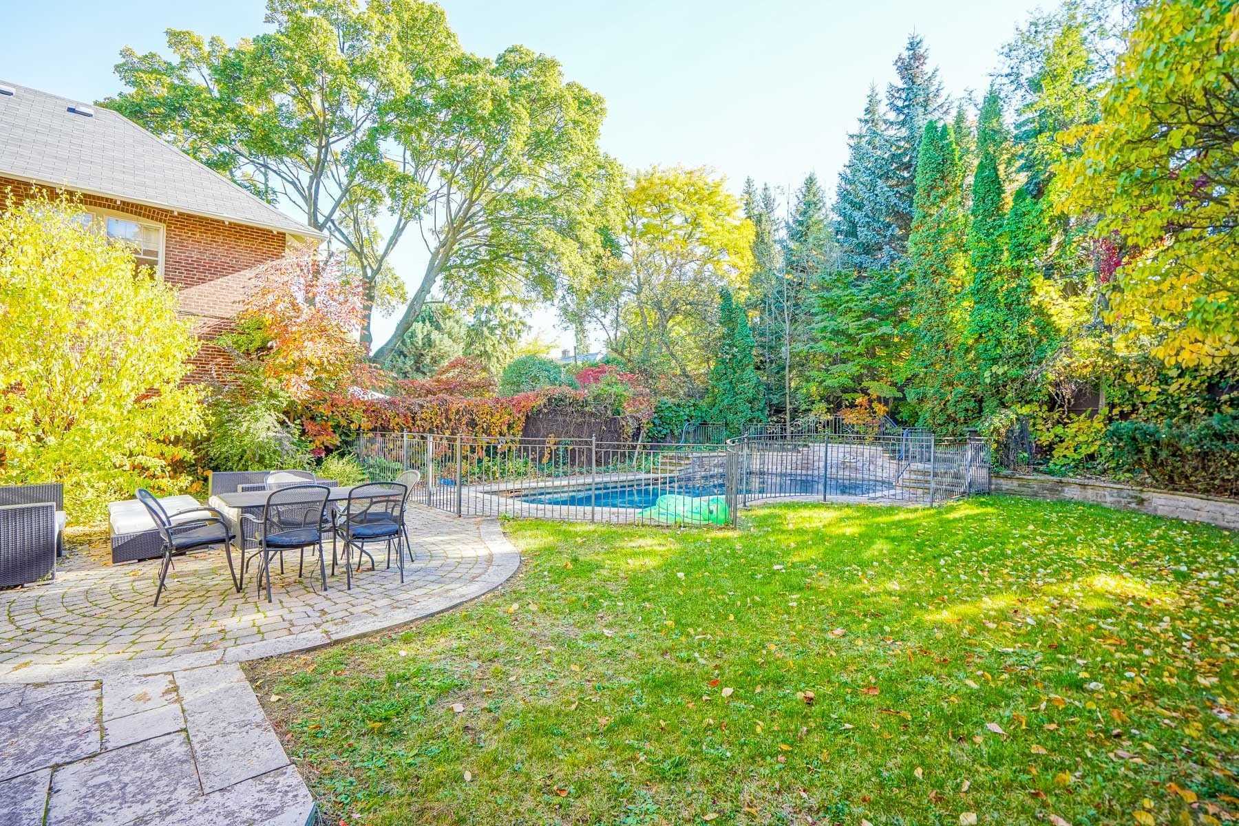 230 Dunvegan Rd