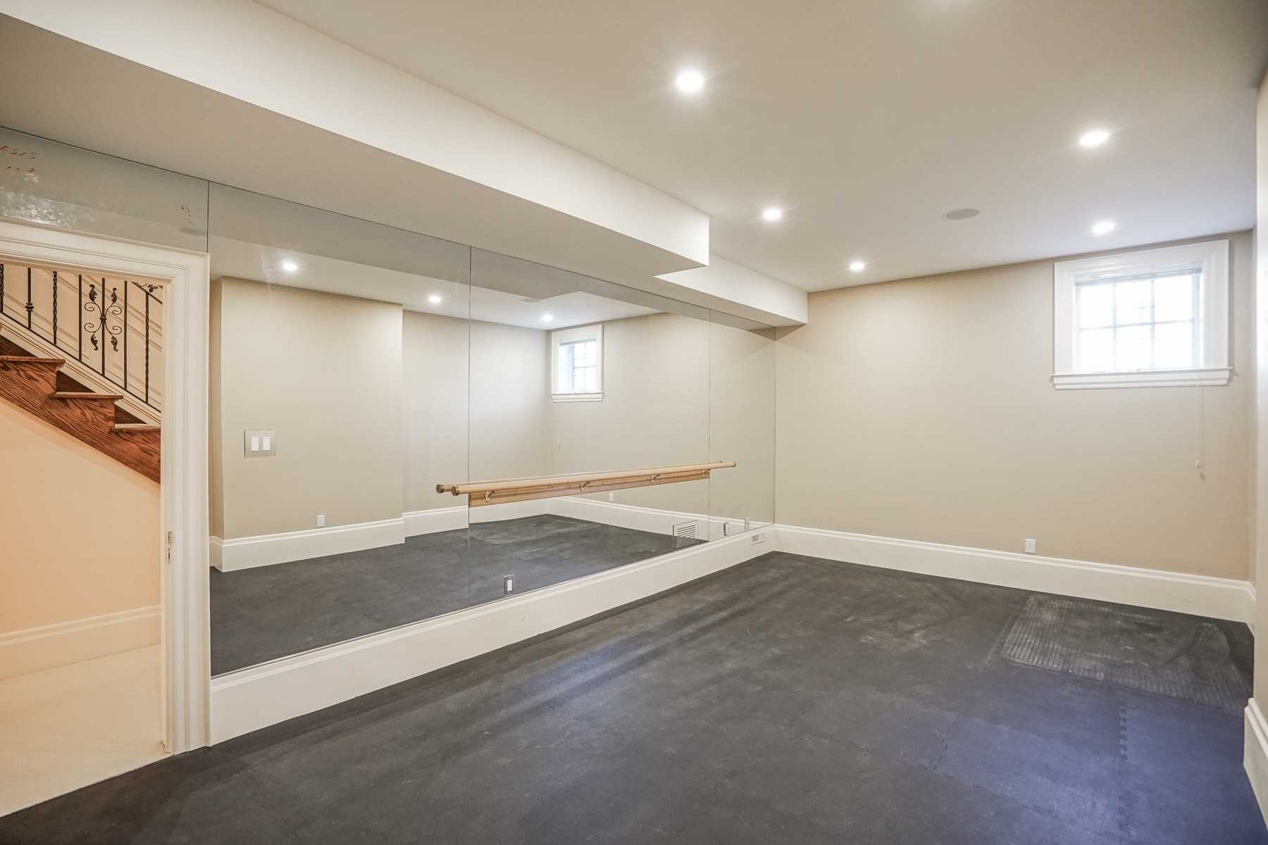 230 Dunvegan Rd