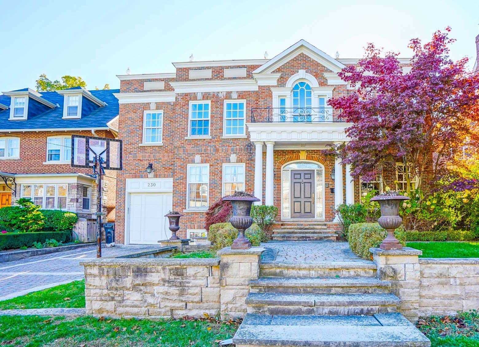 230 Dunvegan Rd