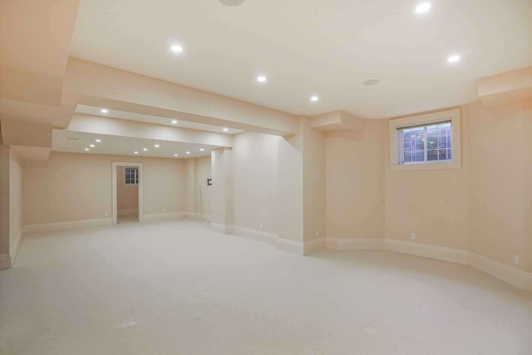 230 Dunvegan Rd