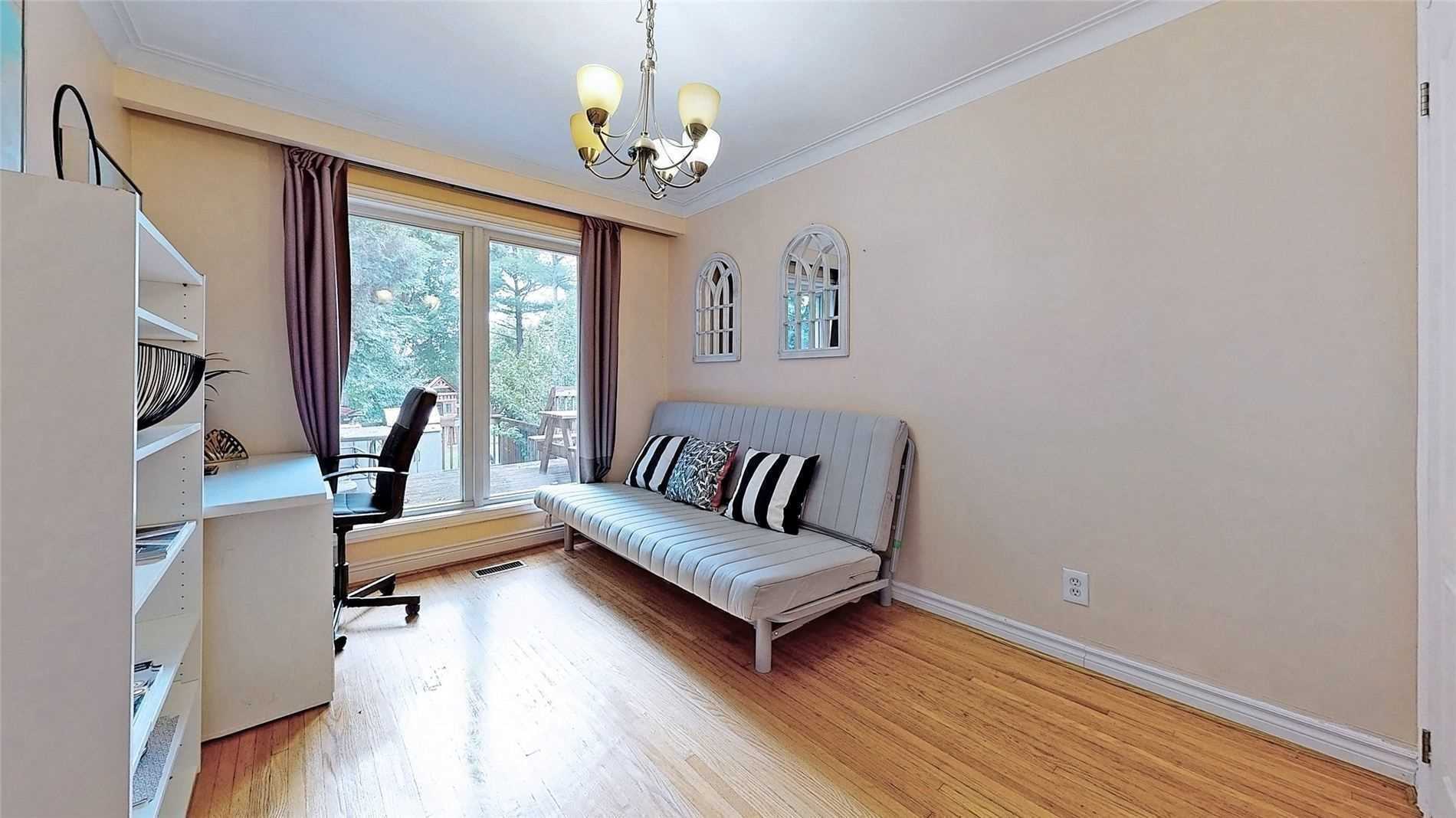 6 Fargo Ave