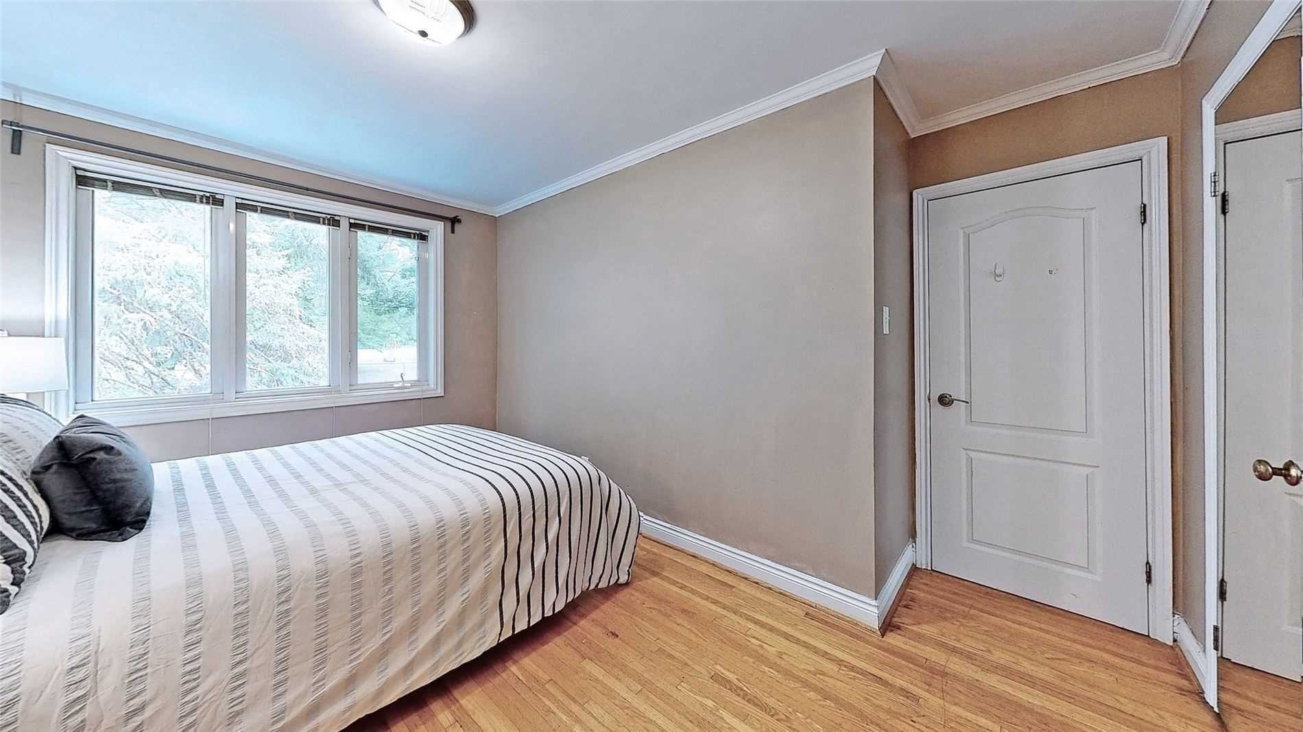 6 Fargo Ave