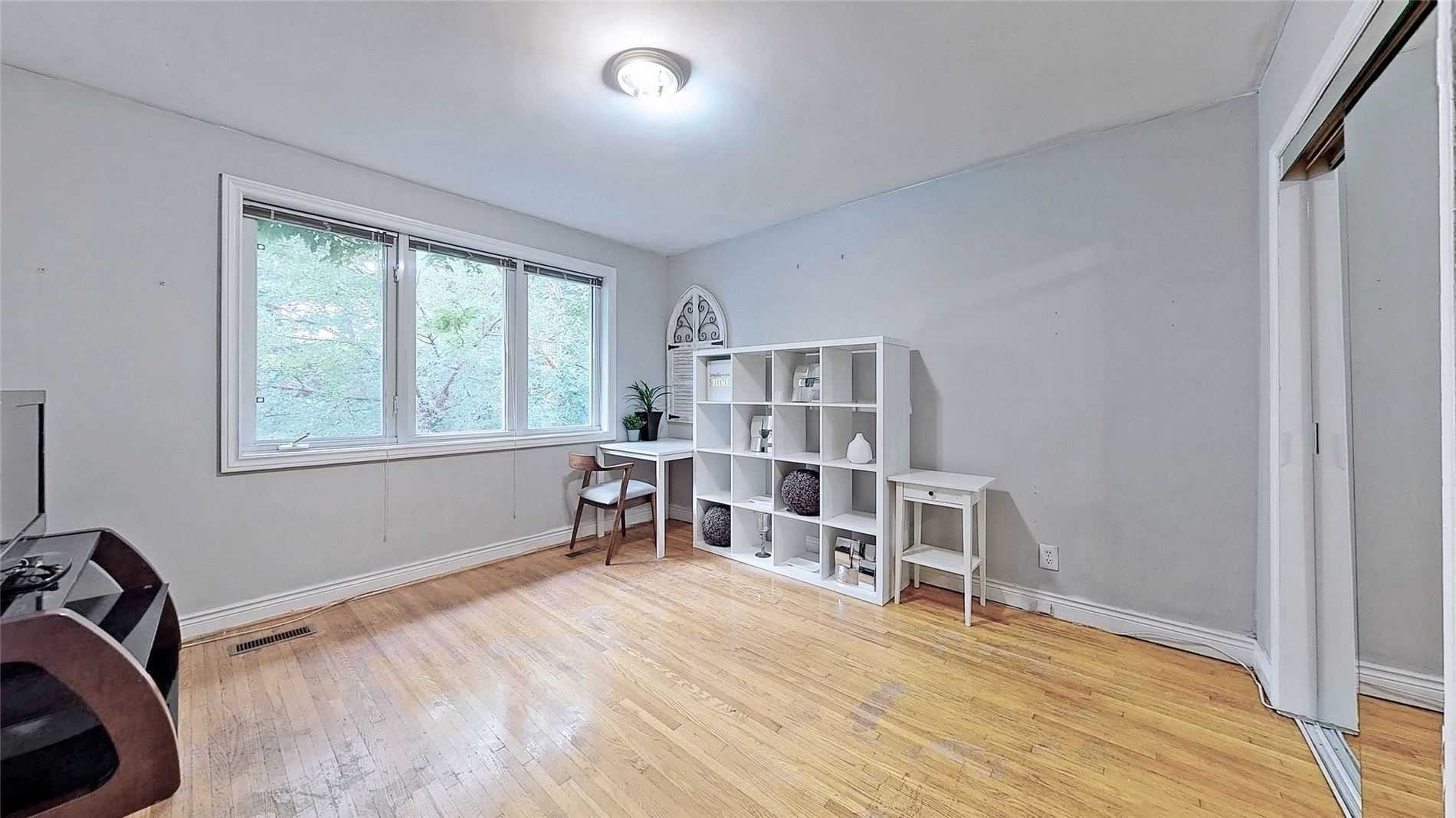 6 Fargo Ave