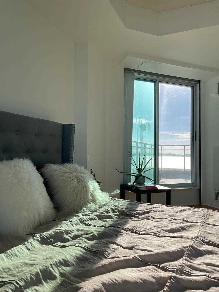 230 Queens Quay W, #1016