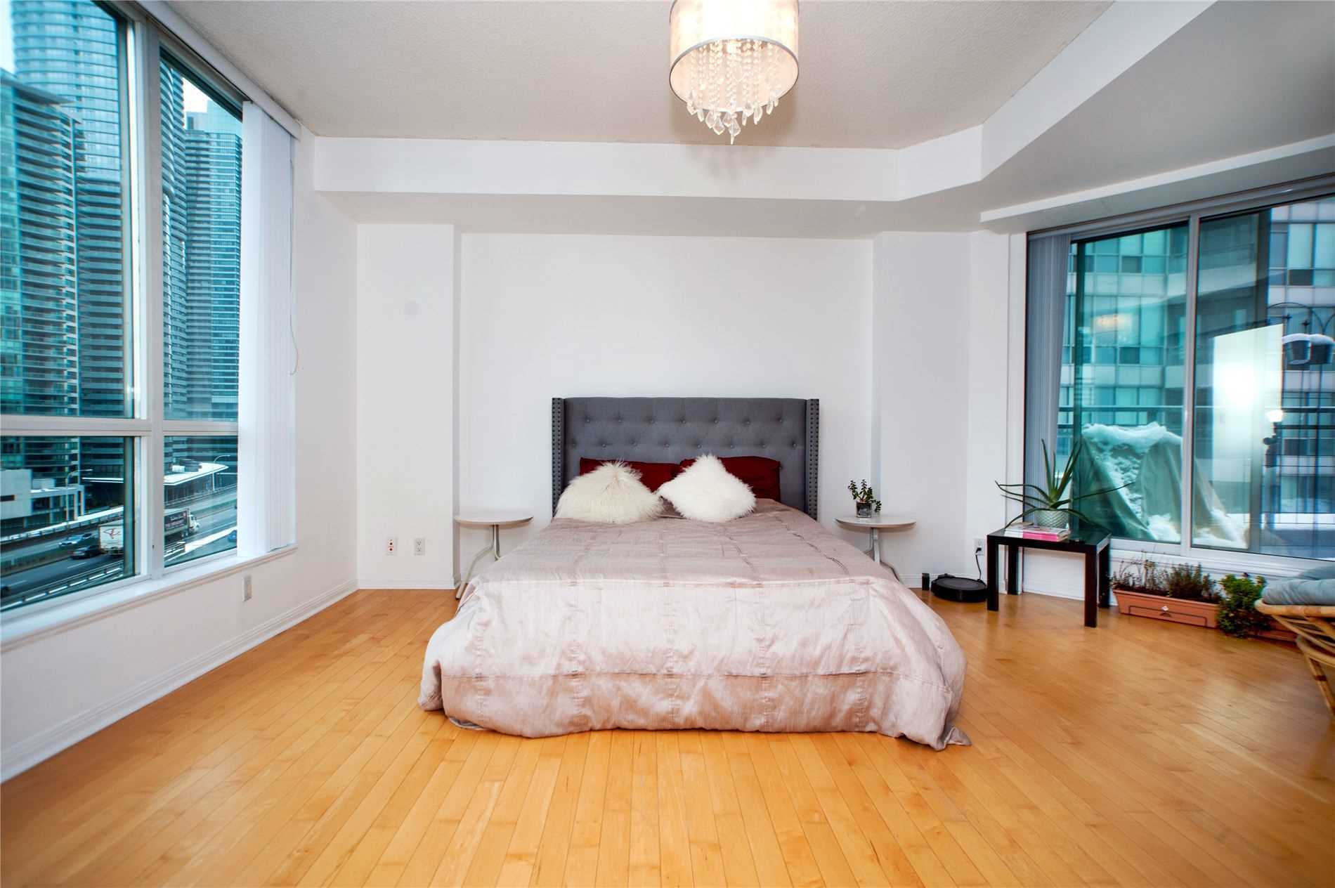 230 Queens Quay W, #1016