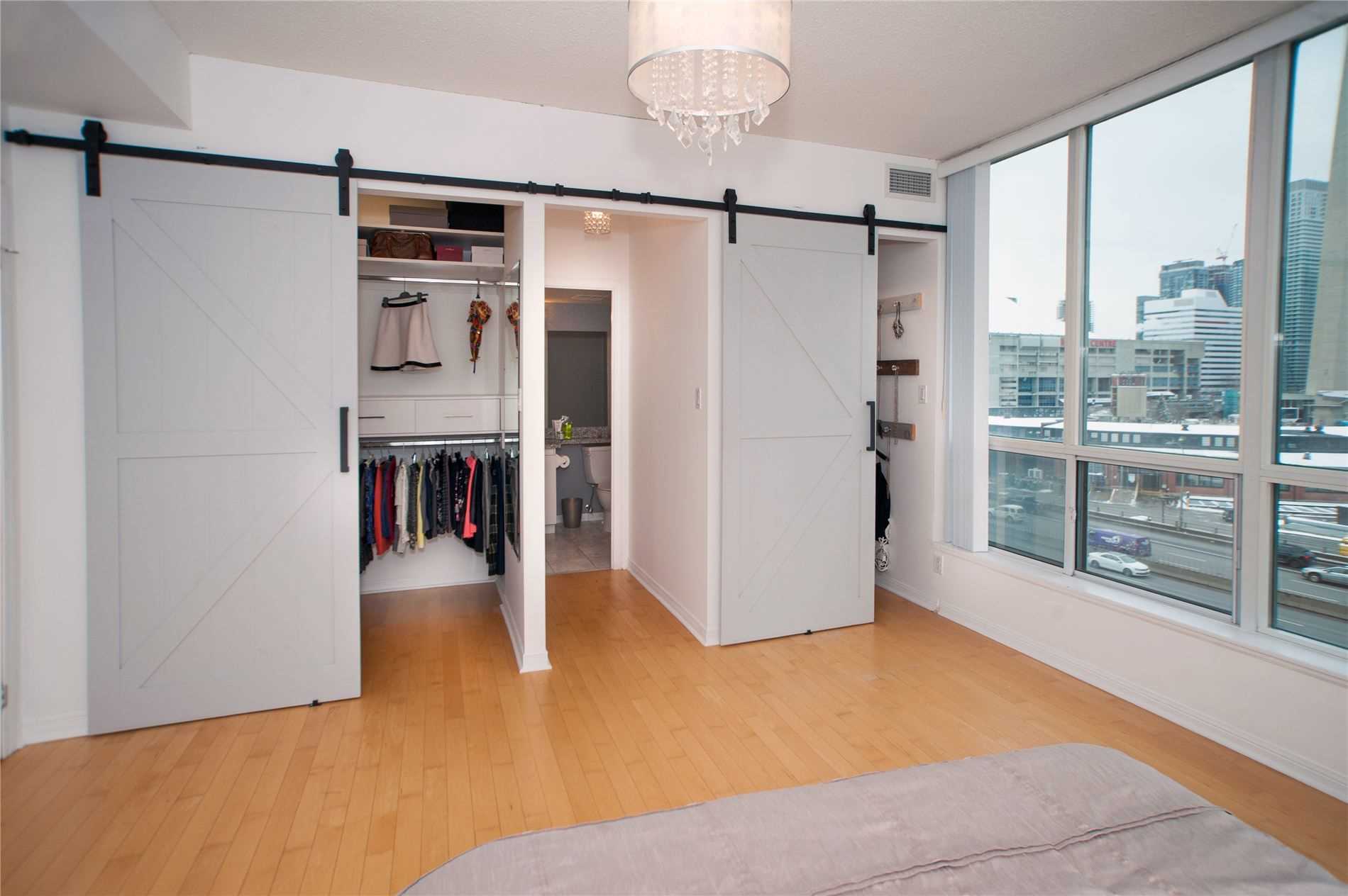 230 Queens Quay W, #1016