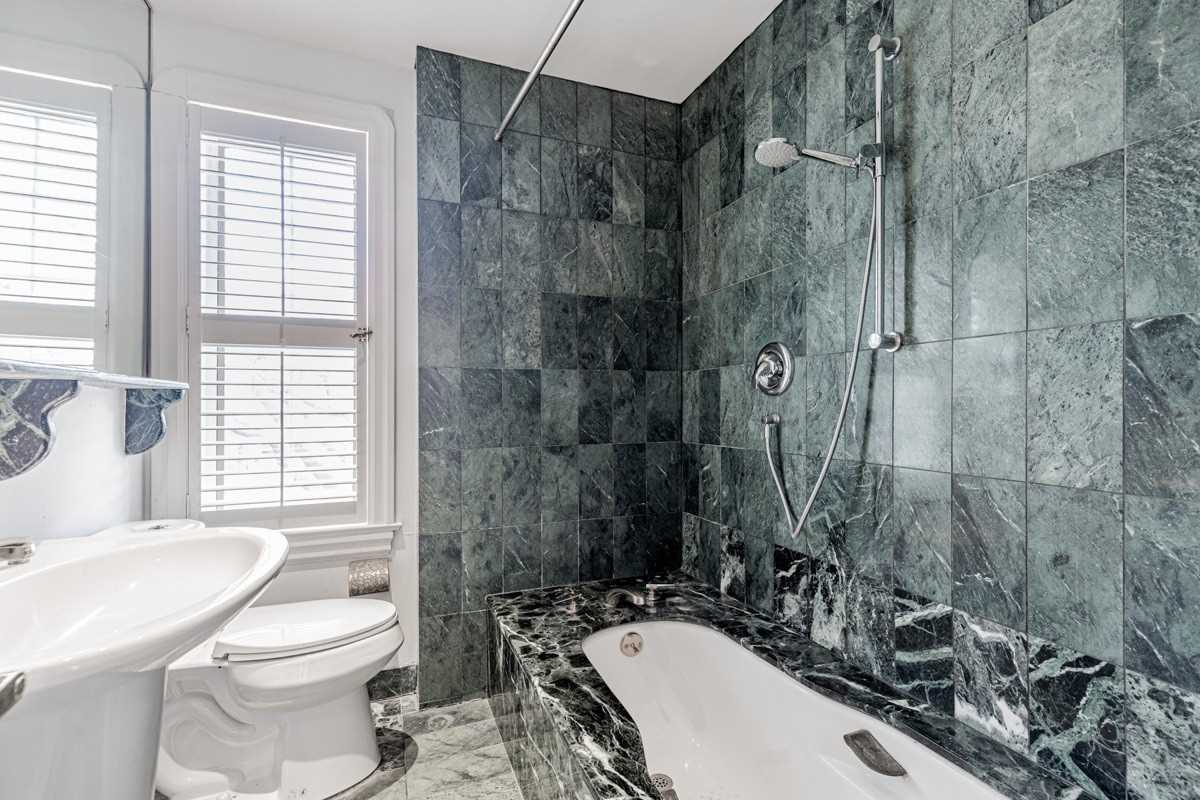 33 Hawarden Cres