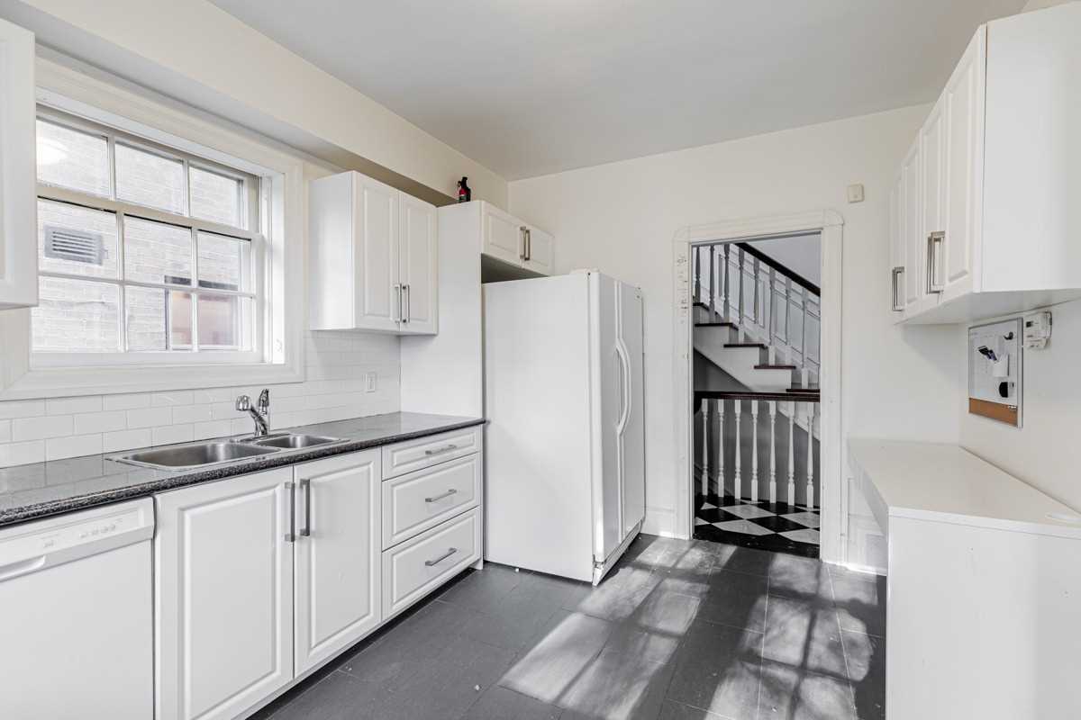 33 Hawarden Cres