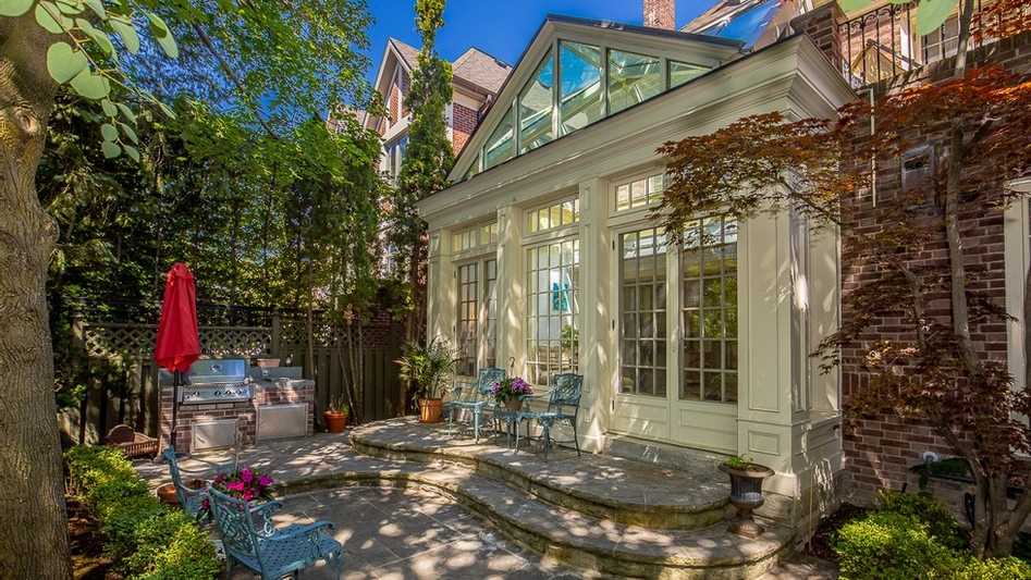 11 Dewbourne Ave