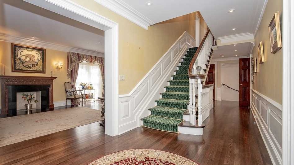 11 Dewbourne Ave