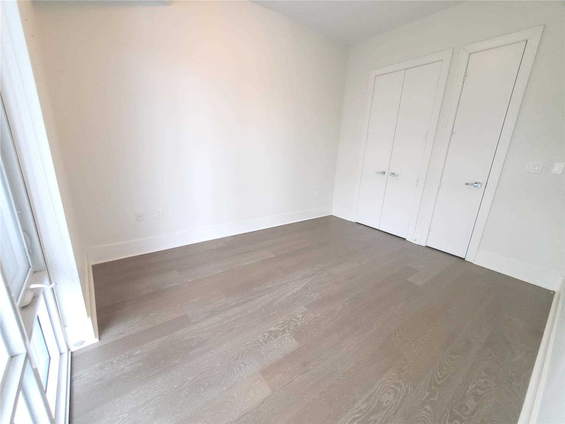 29 Queens Quay E #918