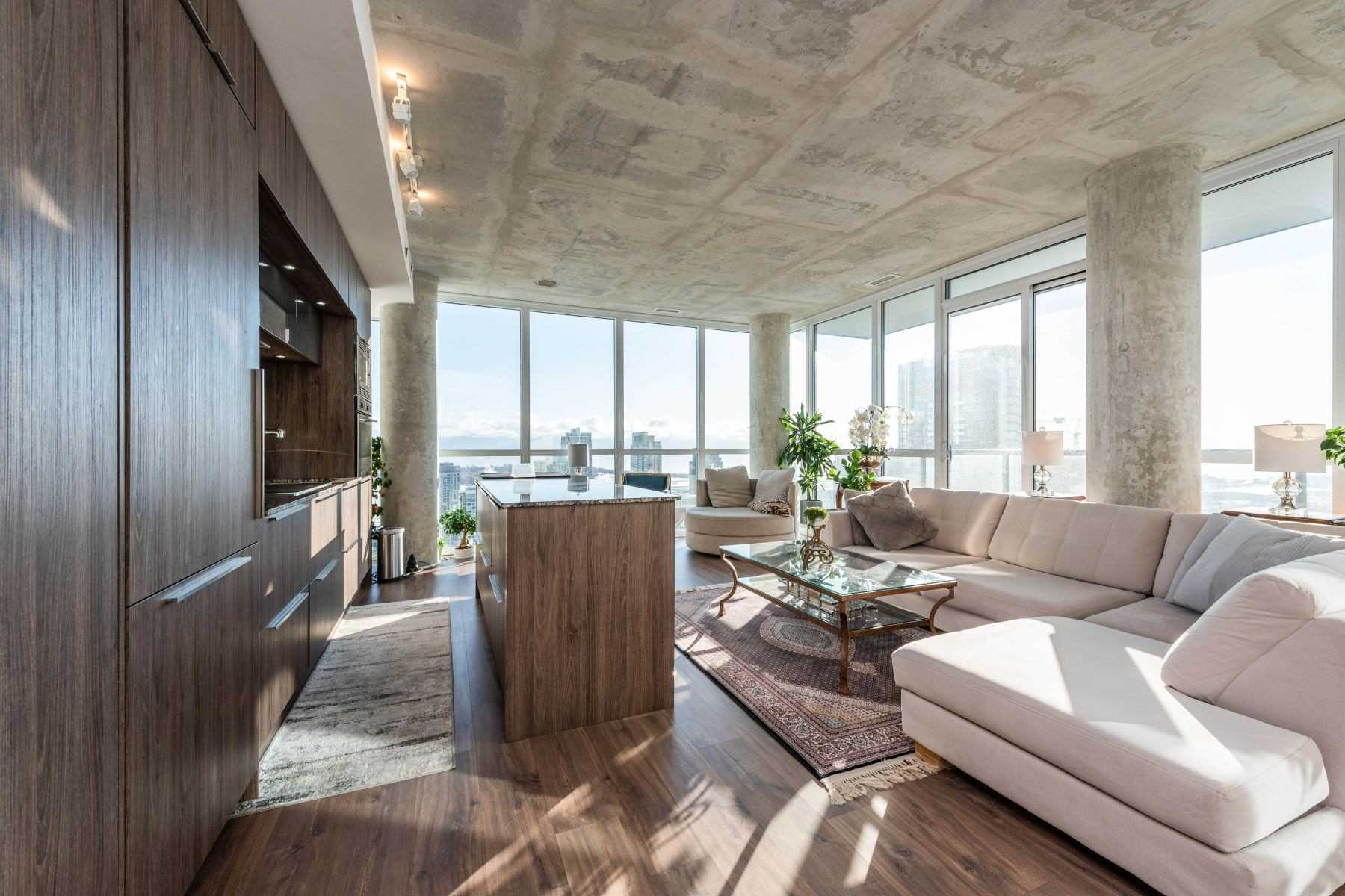 88 Blue Jays Way, #4105