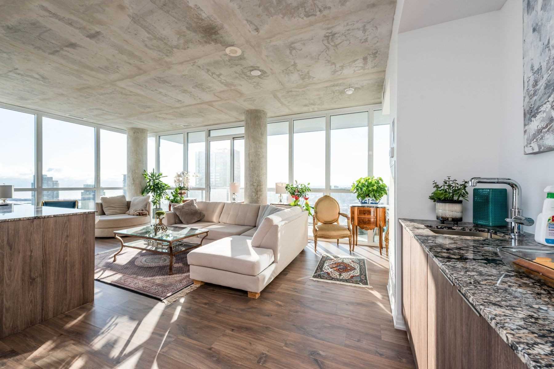 88 Blue Jays Way, #4105